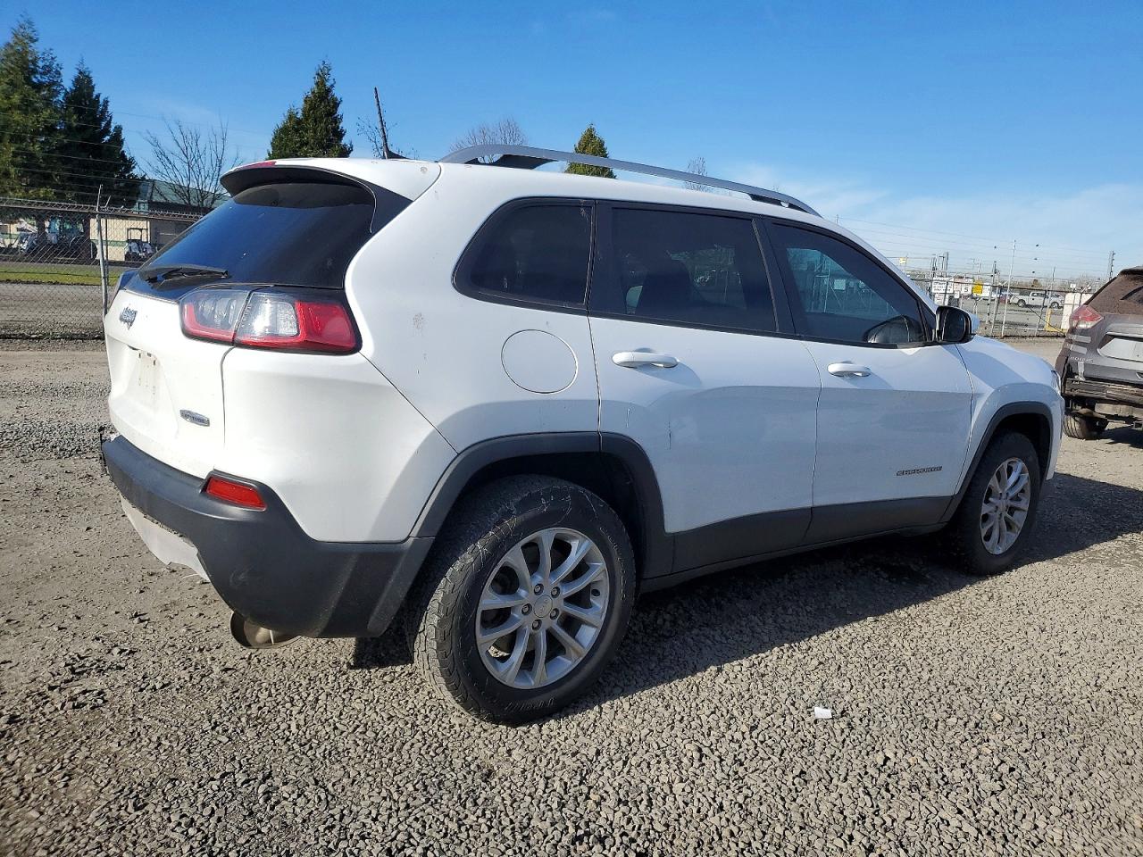 2021 JEEP CHEROKEE LATITUDE photo 3