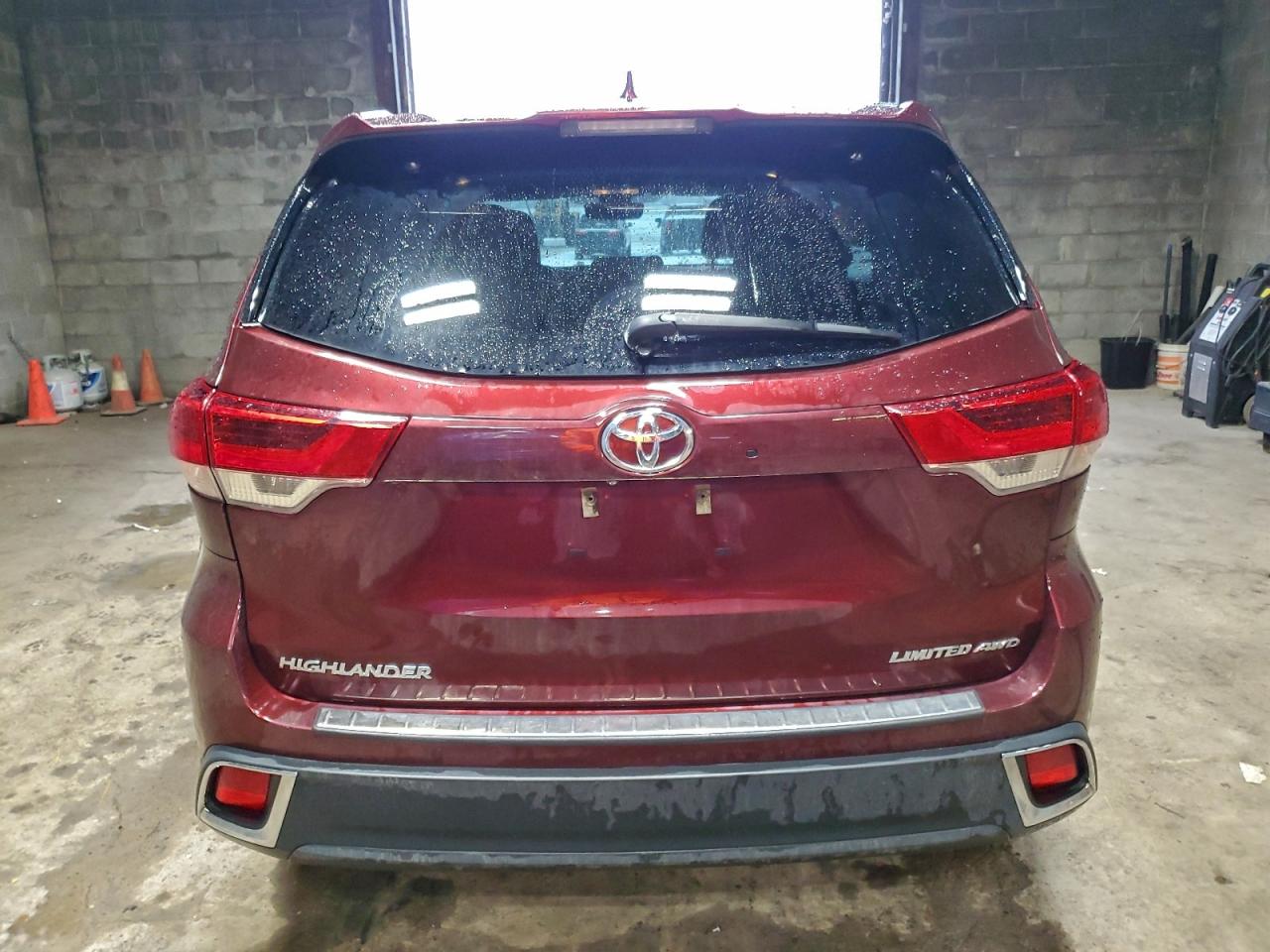 2017 TOYOTA HIGHLANDER LIMITED photo 6