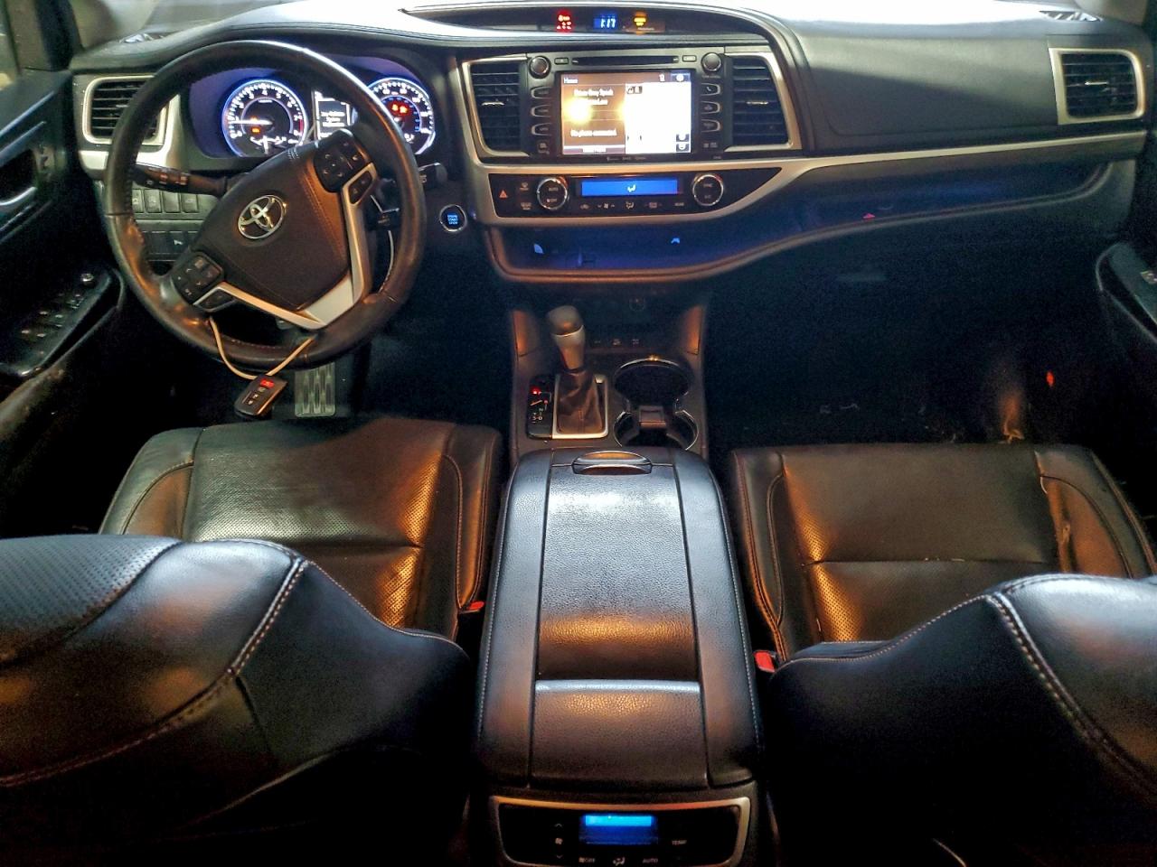 2017 TOYOTA HIGHLANDER LIMITED photo 8