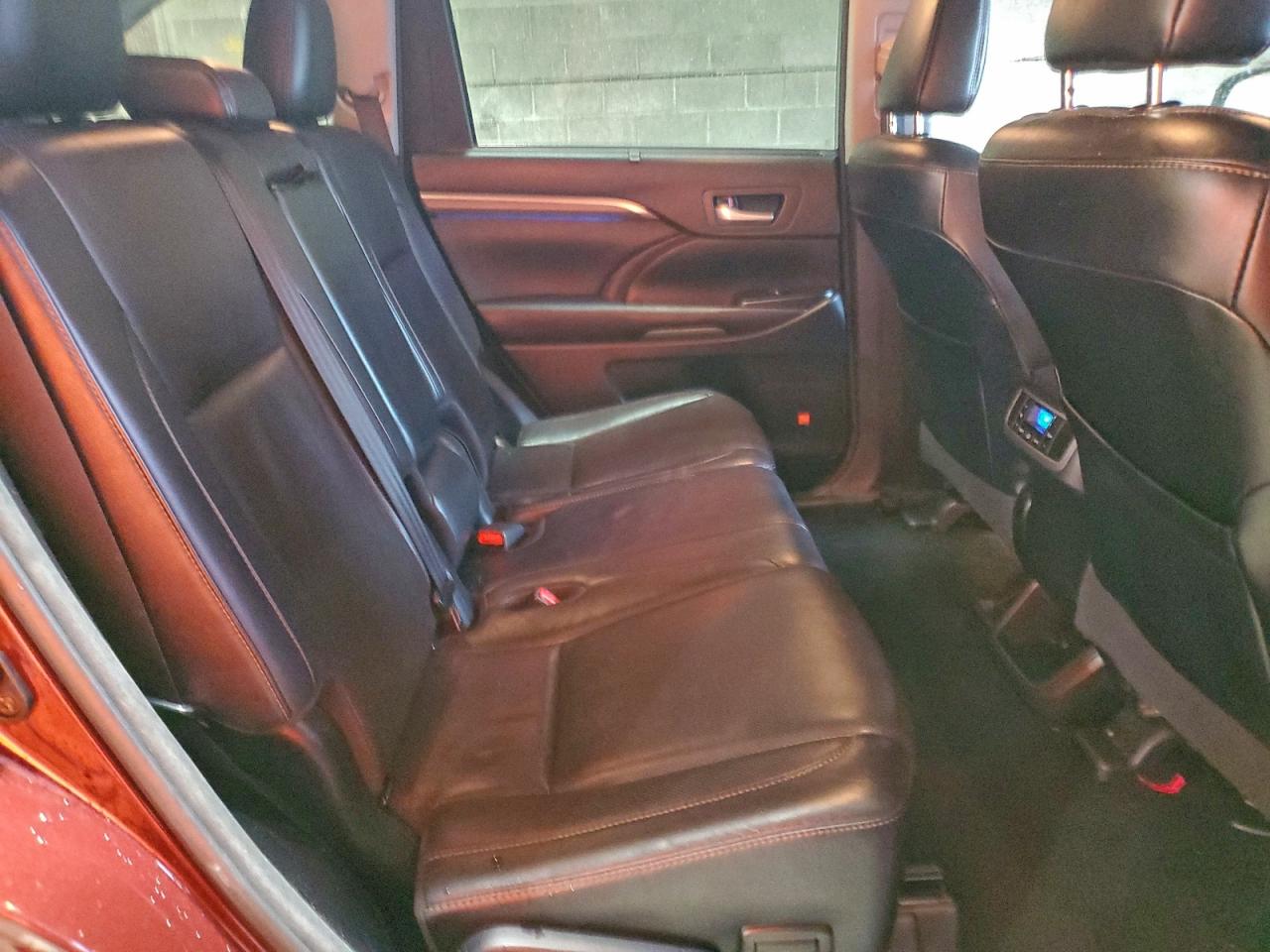 2017 TOYOTA HIGHLANDER LIMITED photo 11