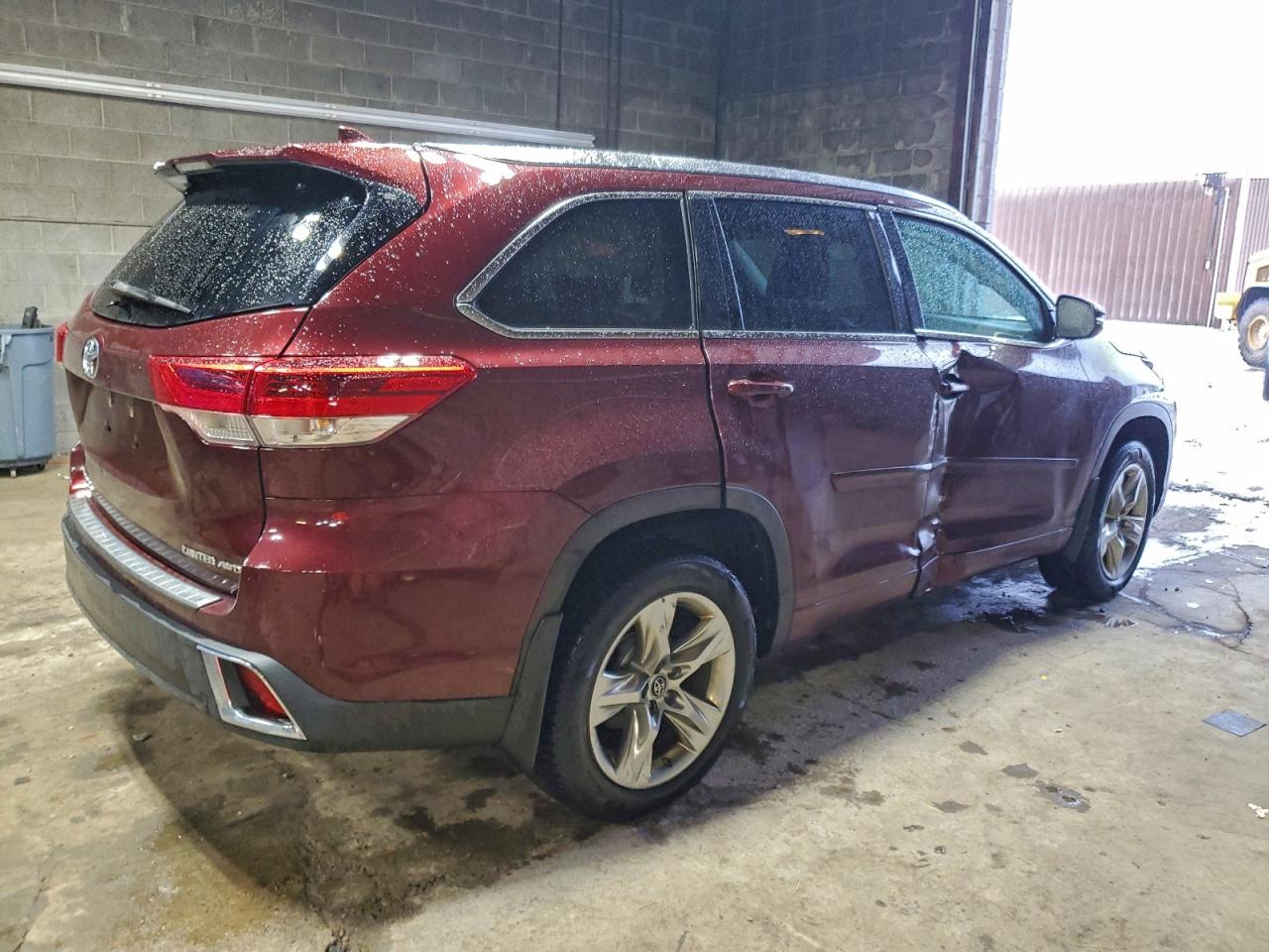 2017 TOYOTA HIGHLANDER LIMITED photo 3