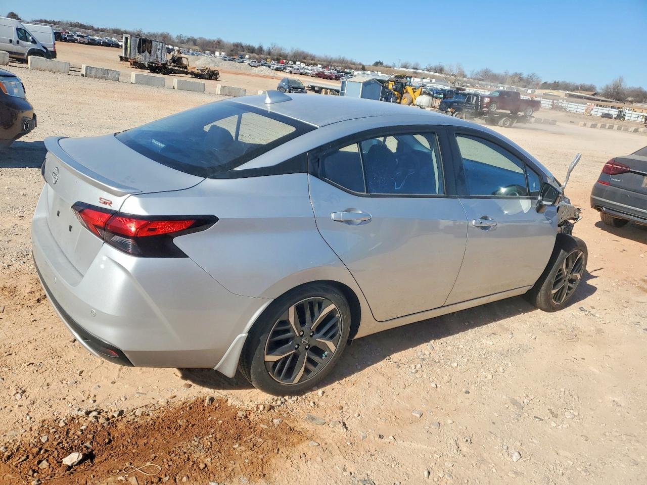 2025 NISSAN VERSA SR photo 3