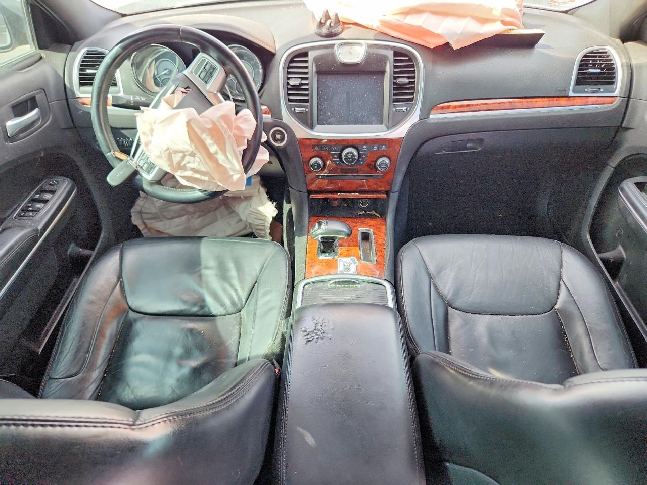 2014 CHRYSLER 300 photo 8