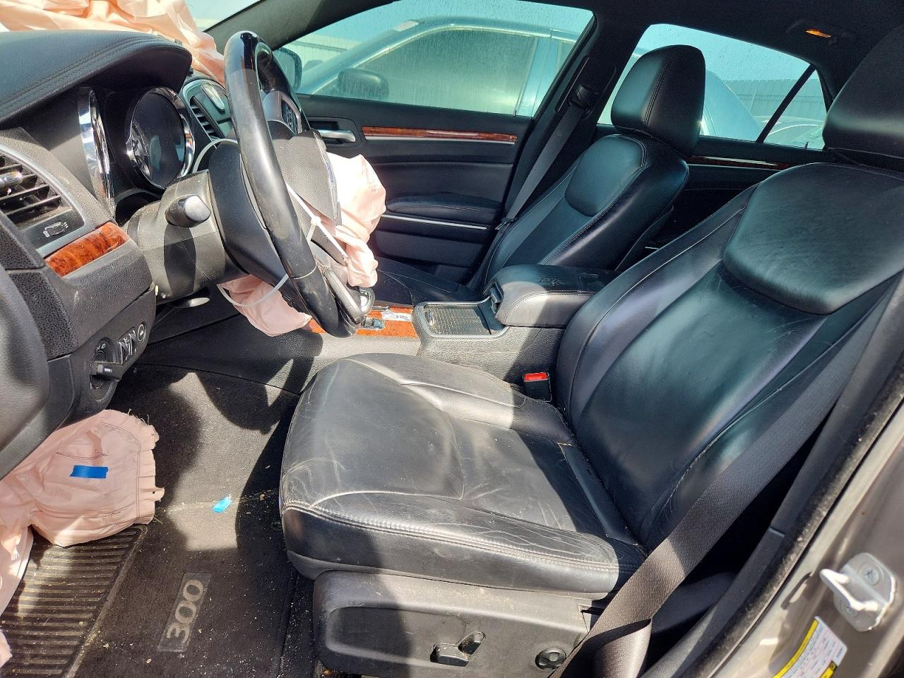 2014 CHRYSLER 300 photo 7