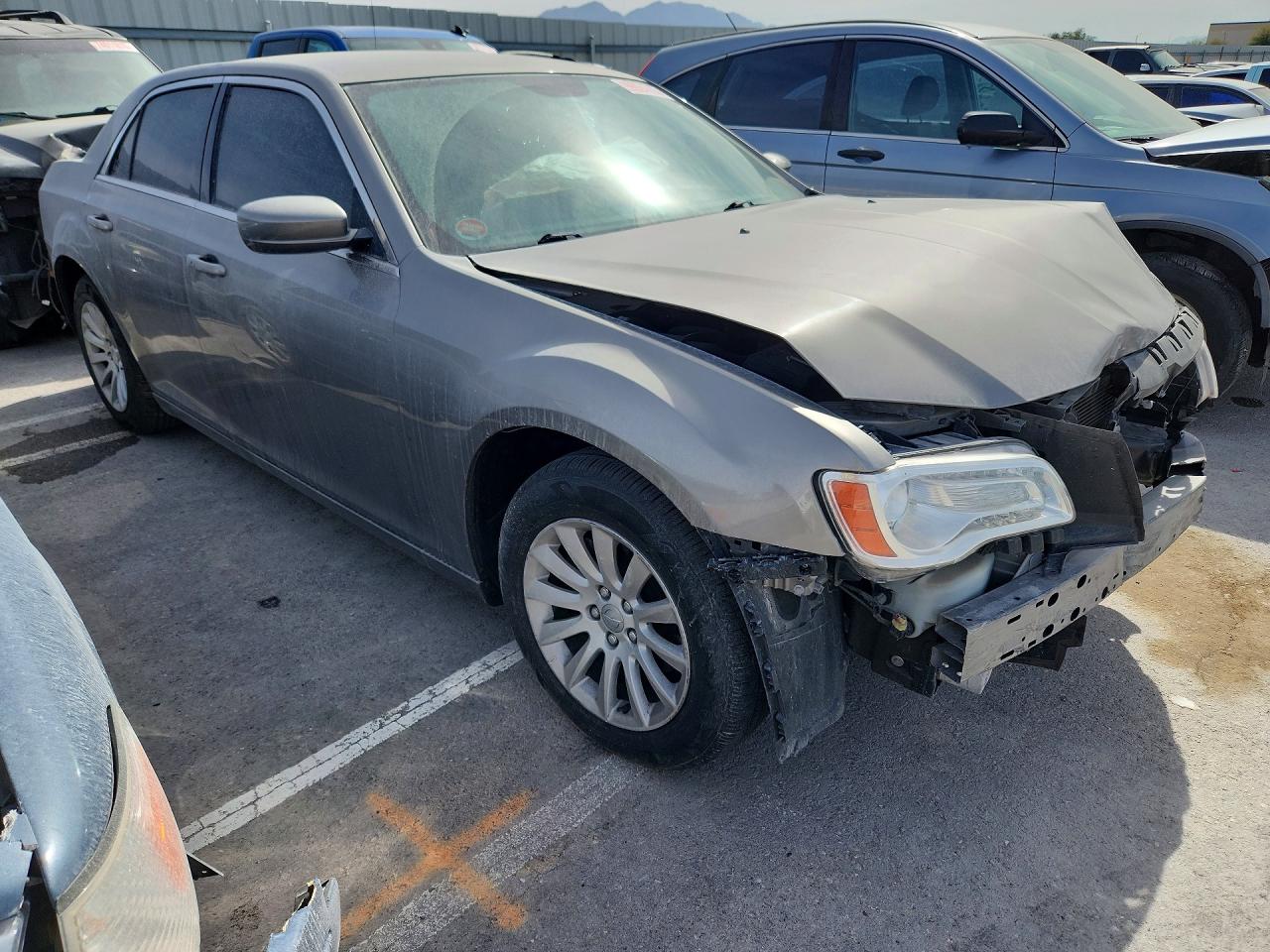2014 CHRYSLER 300 photo 4