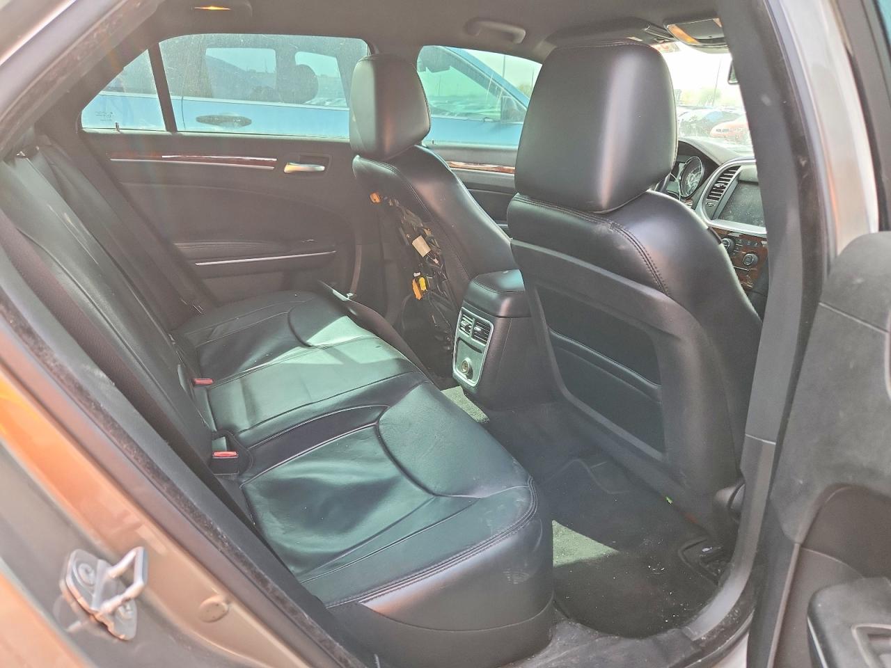2014 CHRYSLER 300 photo 11