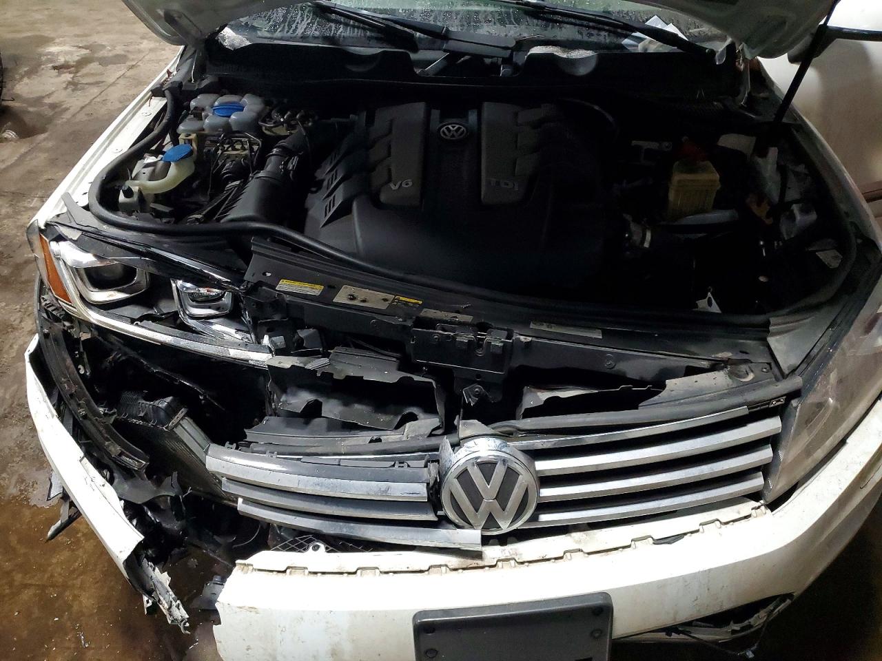 2015 VOLKSWAGEN TOUAREG V6 TDI photo 11
