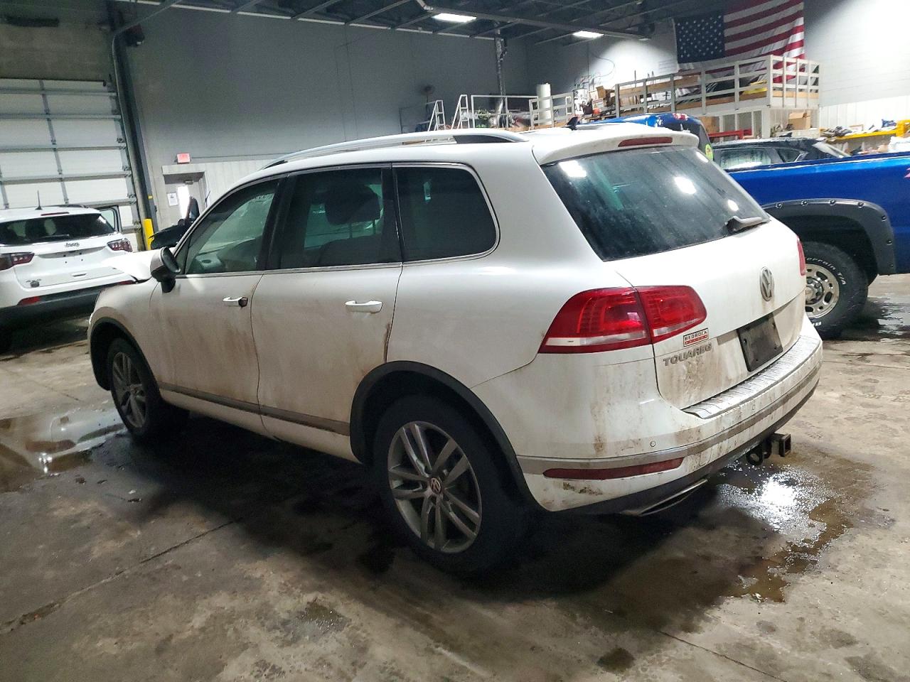 2015 VOLKSWAGEN TOUAREG V6 TDI photo 2