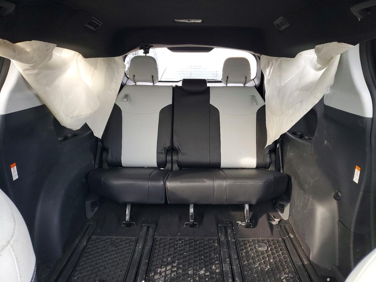 2025 TOYOTA SIENNA LE photo 10