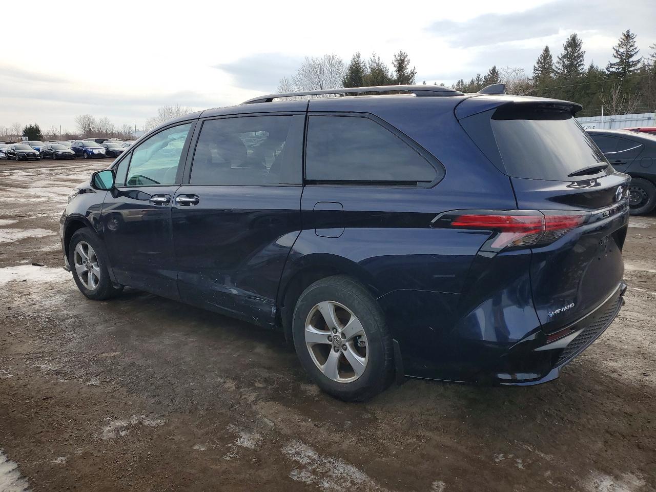 2025 TOYOTA SIENNA LE photo 2