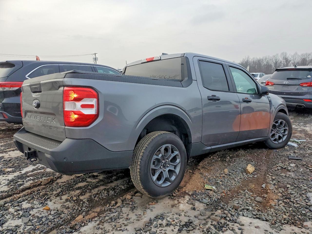 2025 FORD MAVERICK XLT photo 3