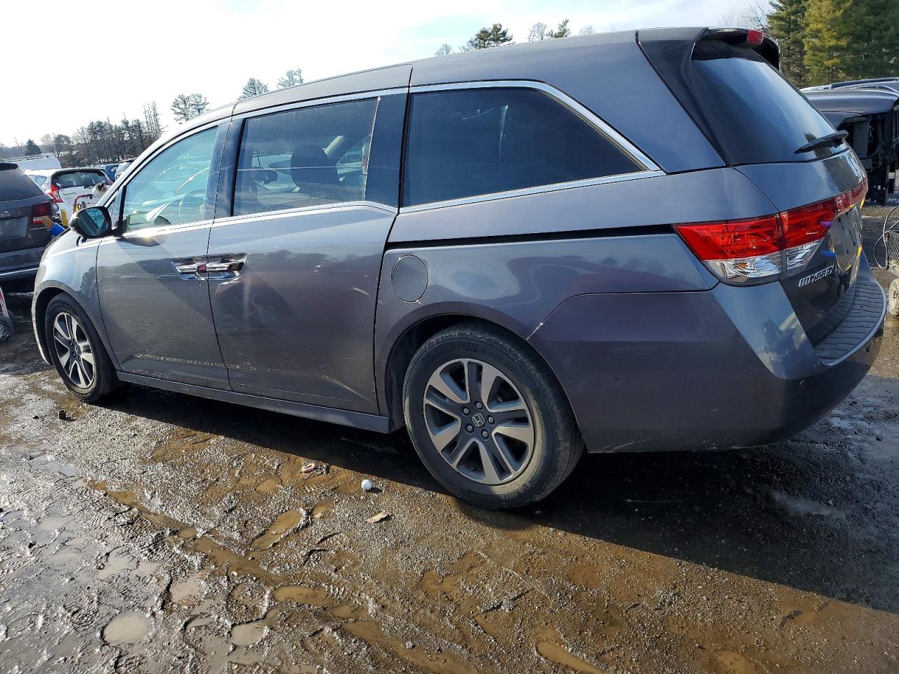 2016 HONDA ODYSSEY TOURING photo 2