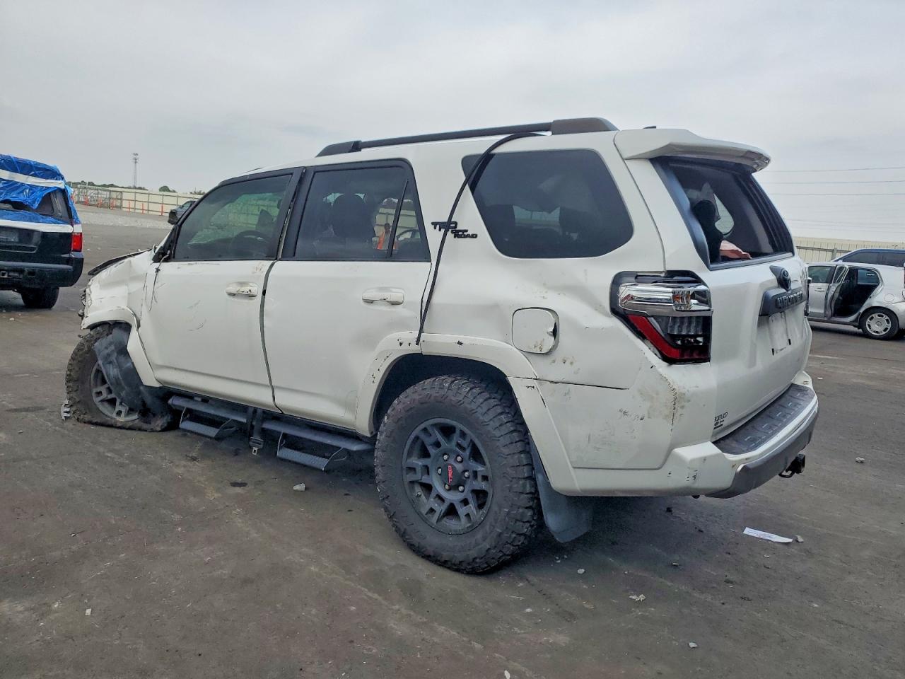 2022 TOYOTA 4RUNNER TRD OFF-ROAD photo 2