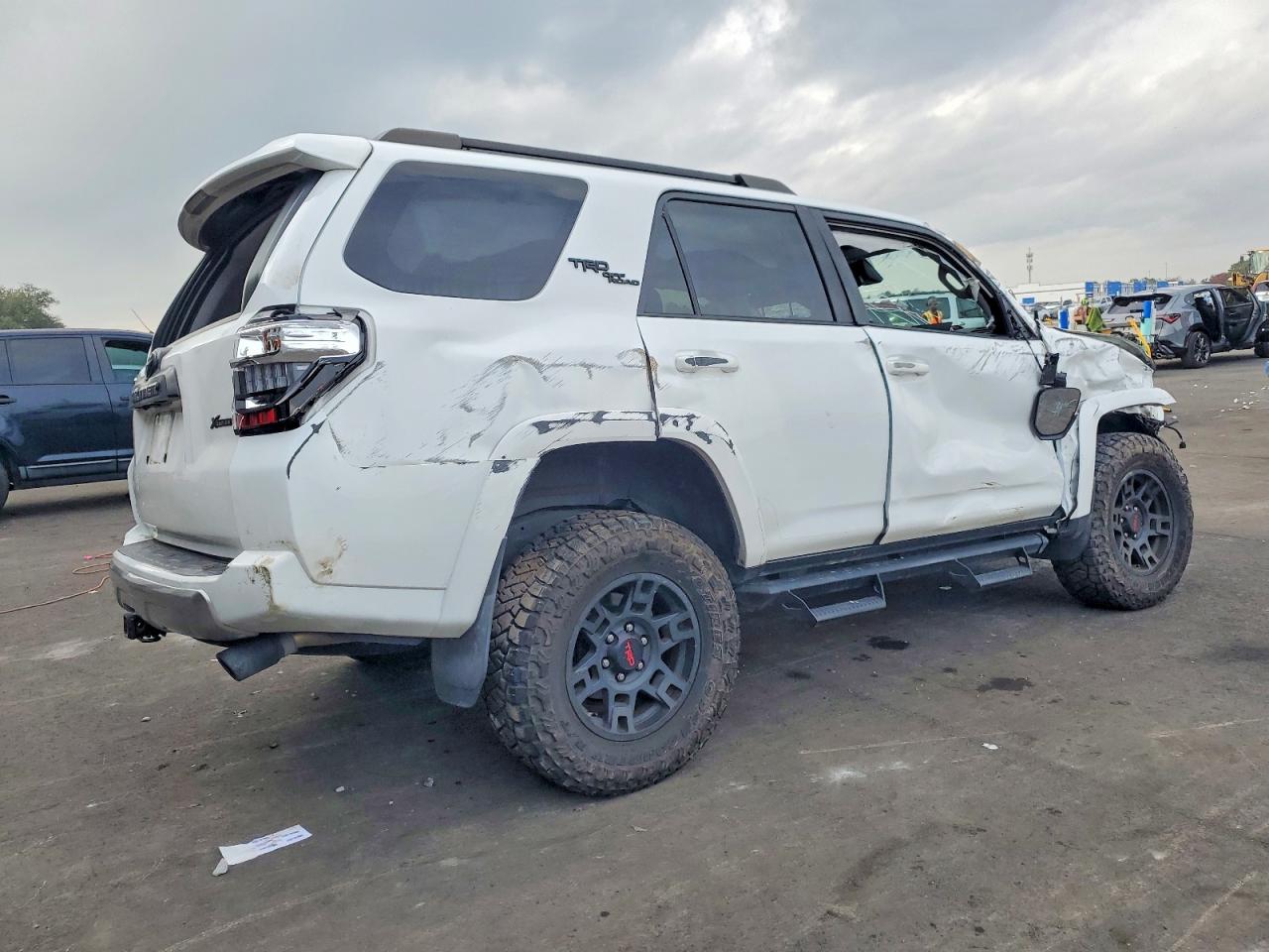 2022 TOYOTA 4RUNNER TRD OFF-ROAD photo 3
