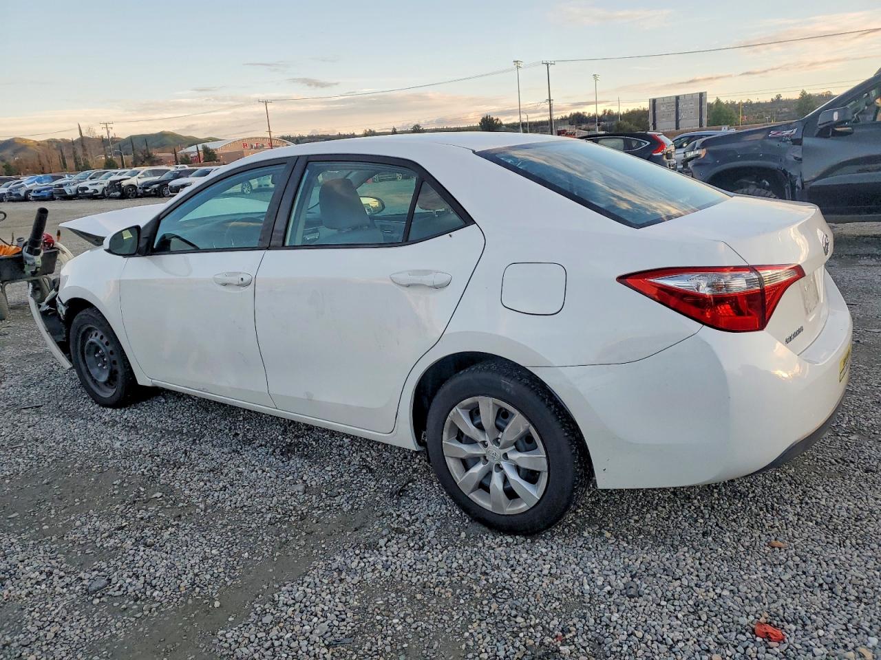 2016 TOYOTA COROLLA L photo 2