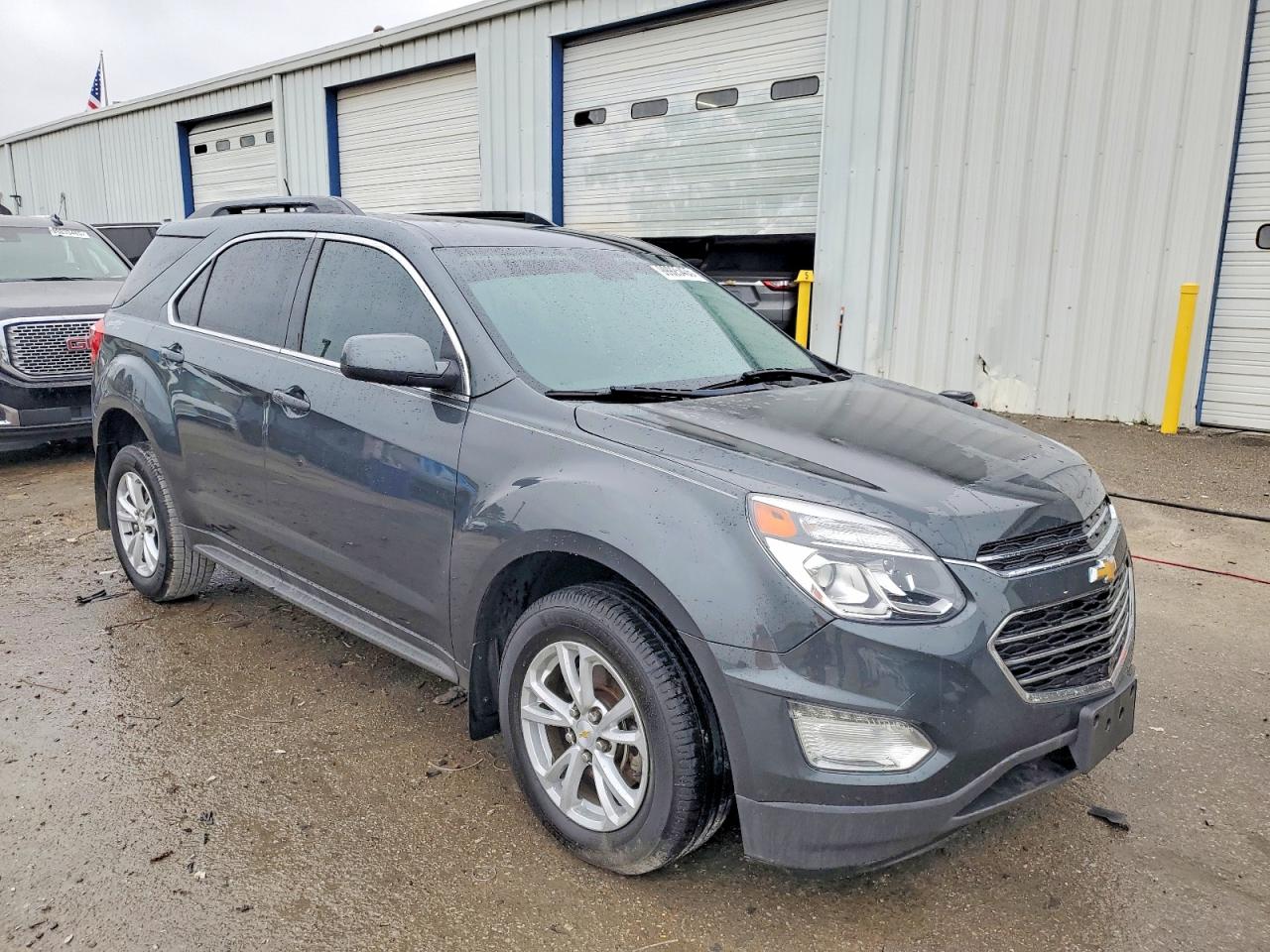 2017 CHEVROLET EQUINOX LT photo 4