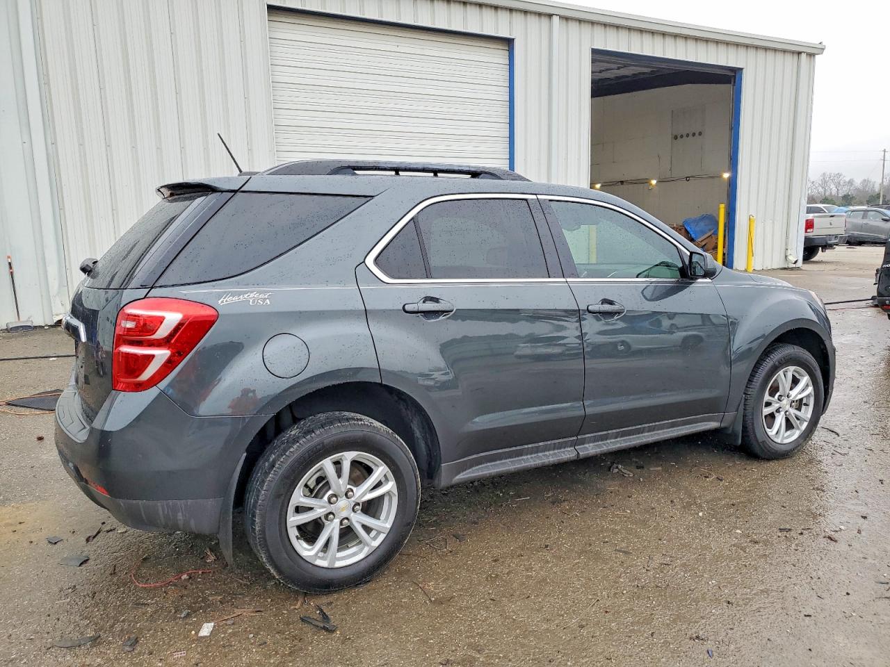 2017 CHEVROLET EQUINOX LT photo 3