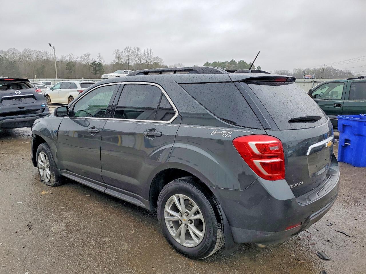2017 CHEVROLET EQUINOX LT photo 2