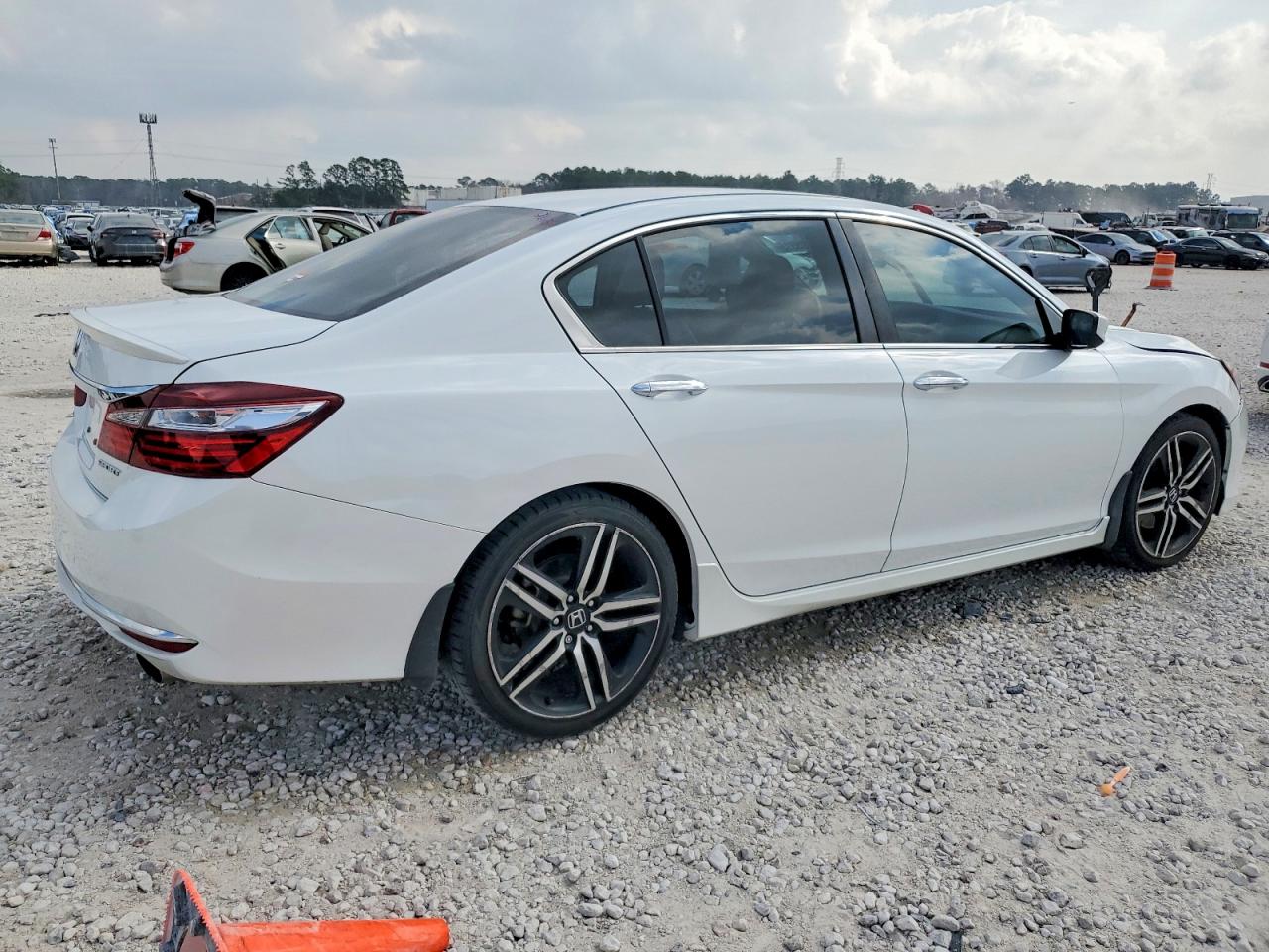 2016 HONDA ACCORD SPORT photo 3