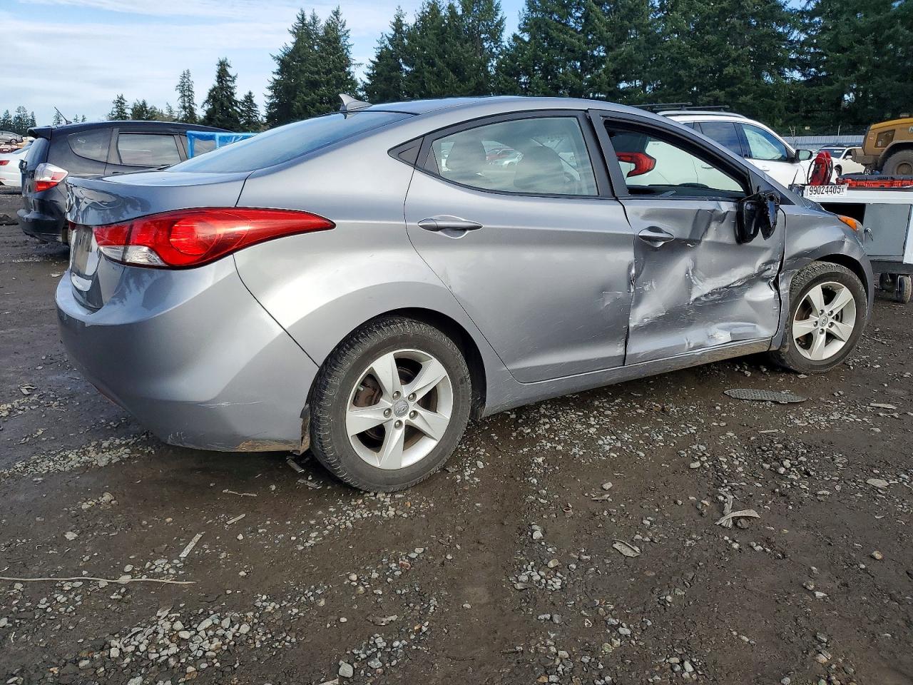 2013 HYUNDAI ELANTRA GLS photo 3