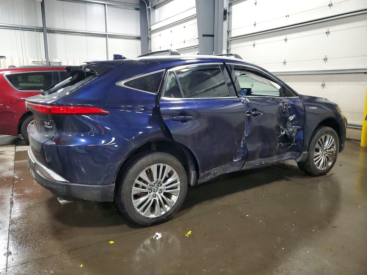 2021 TOYOTA VENZA XLE photo 3