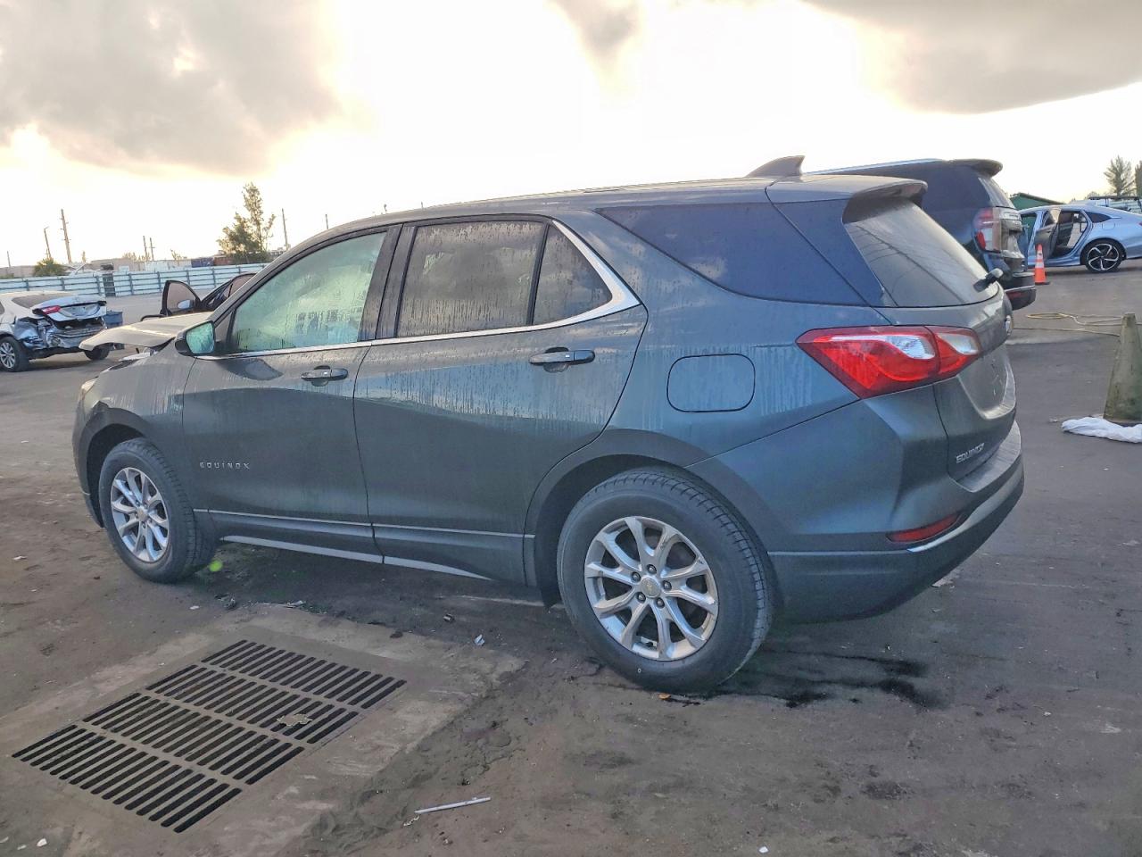 2018 CHEVROLET EQUINOX LT photo 2