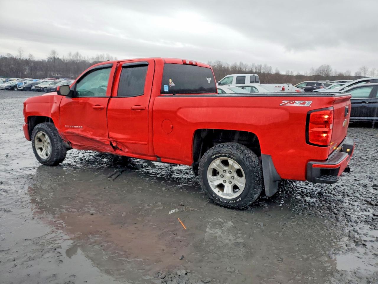 2017 CHEVROLET SILVERADO K1500 LT photo 2