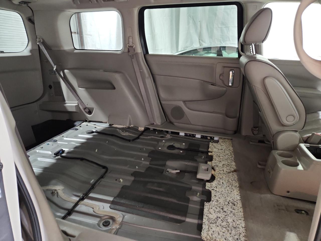 2014 NISSAN QUEST S photo 21