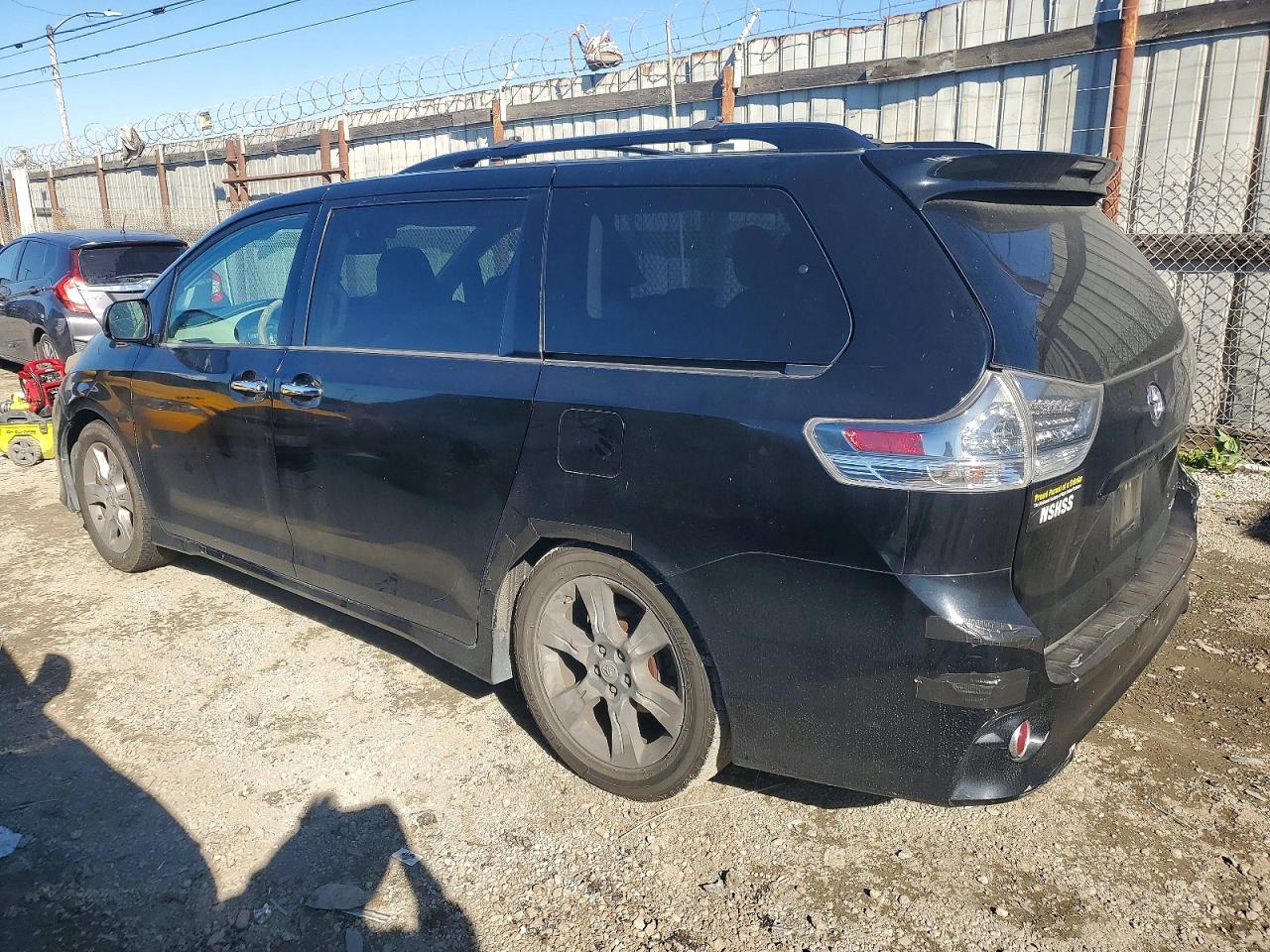2013 TOYOTA SIENNA SPORT photo 2