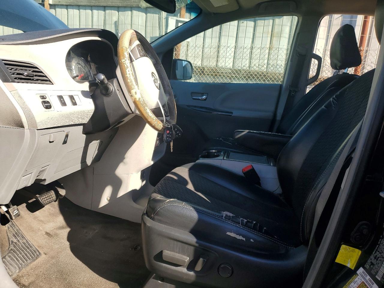 2013 TOYOTA SIENNA SPORT photo 7