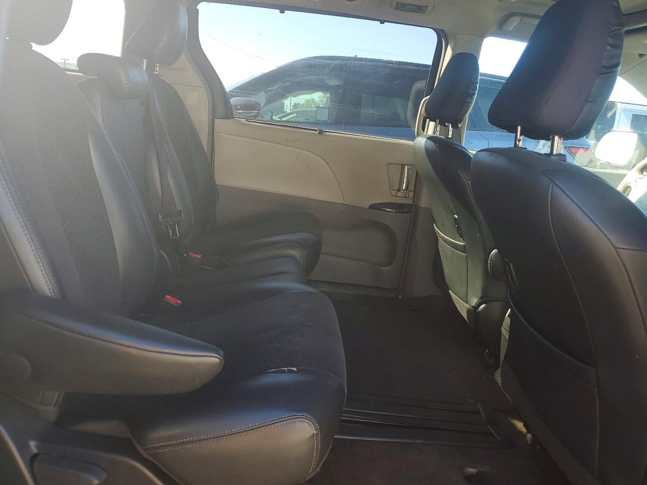 2013 TOYOTA SIENNA SPORT photo 11