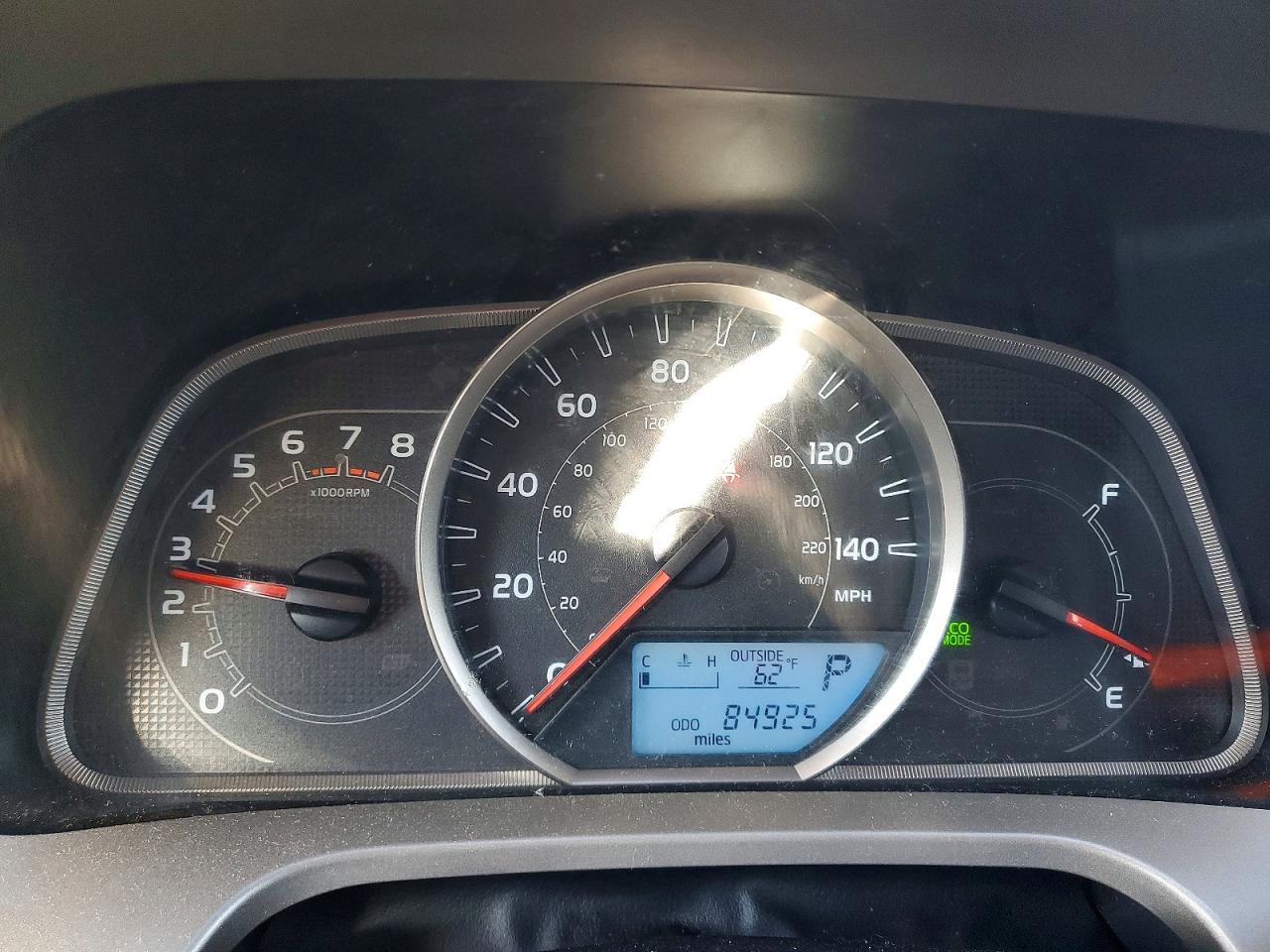 2015 TOYOTA RAV4 XLE photo 9