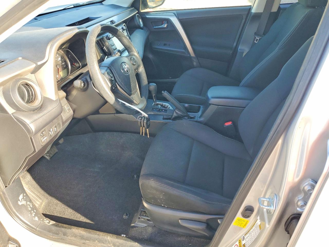 2015 TOYOTA RAV4 XLE photo 7