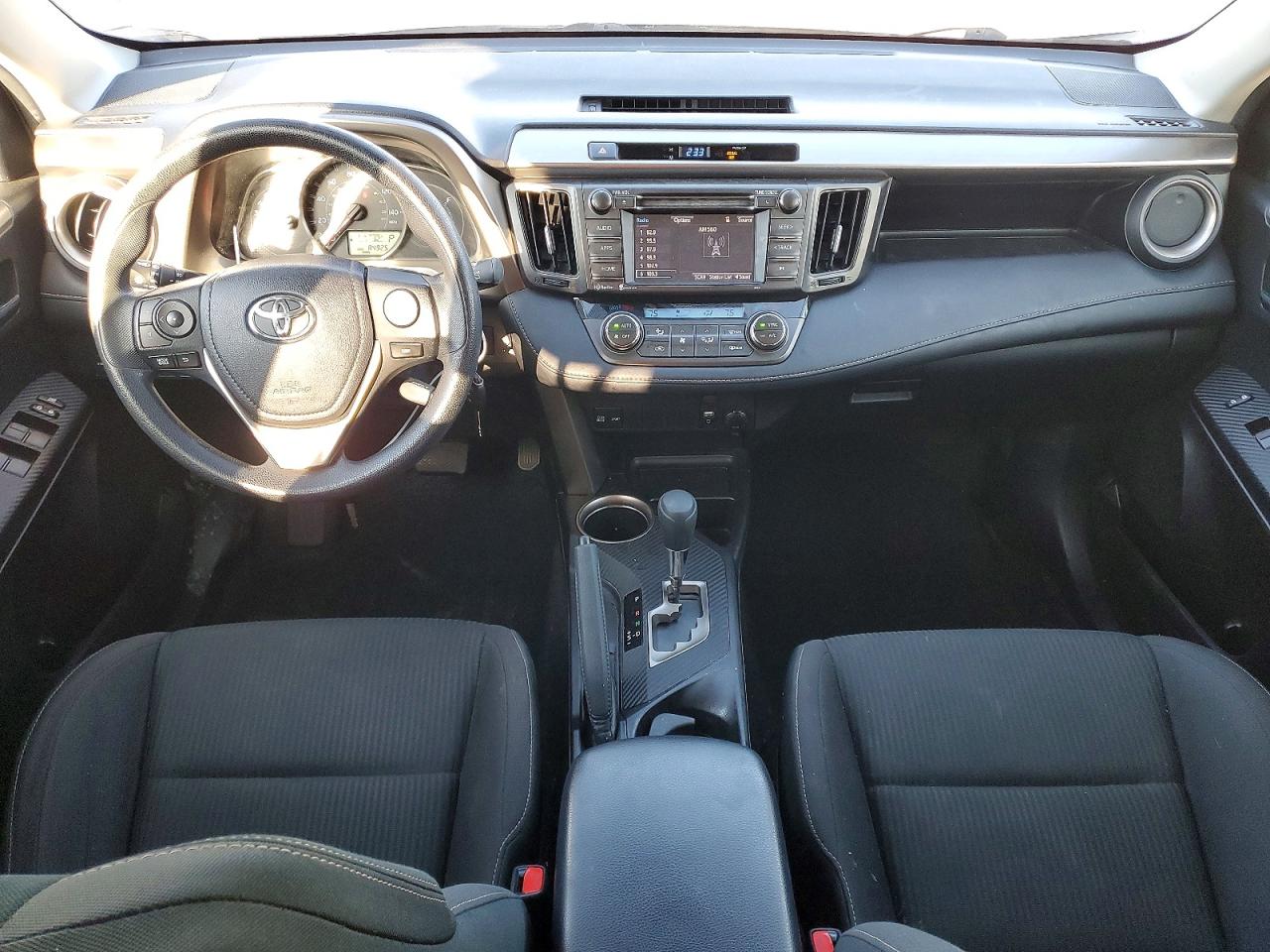 2015 TOYOTA RAV4 XLE photo 8