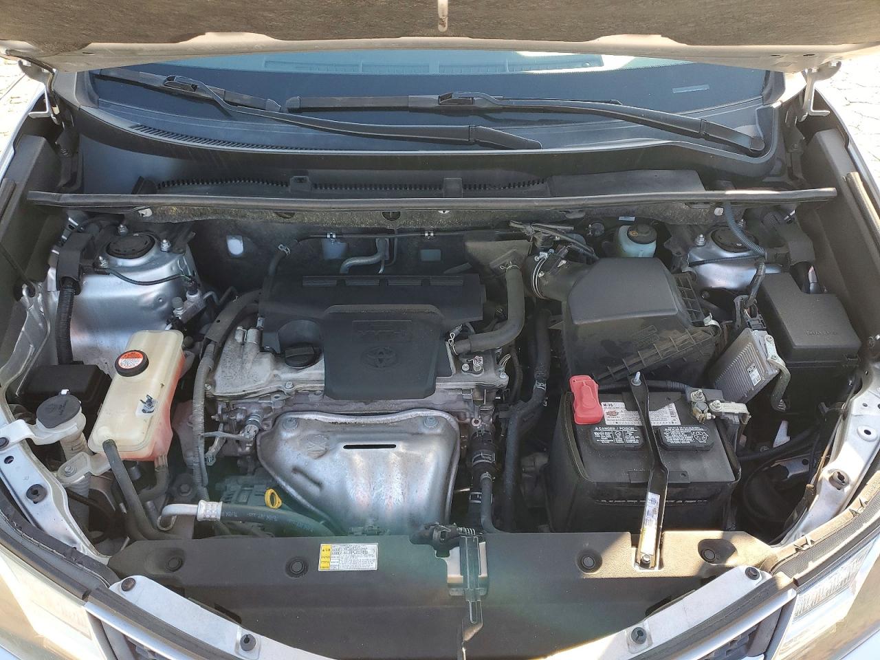 2015 TOYOTA RAV4 XLE photo 12