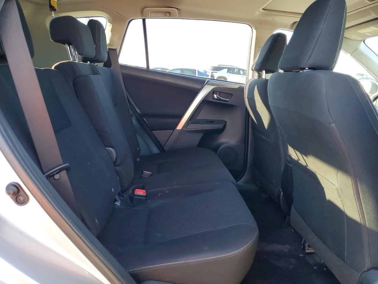 2015 TOYOTA RAV4 XLE photo 11