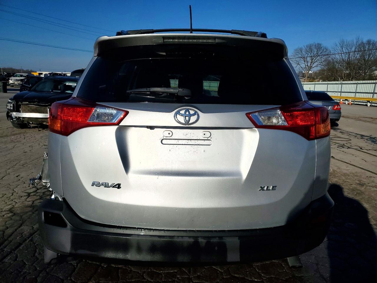 2015 TOYOTA RAV4 XLE photo 6