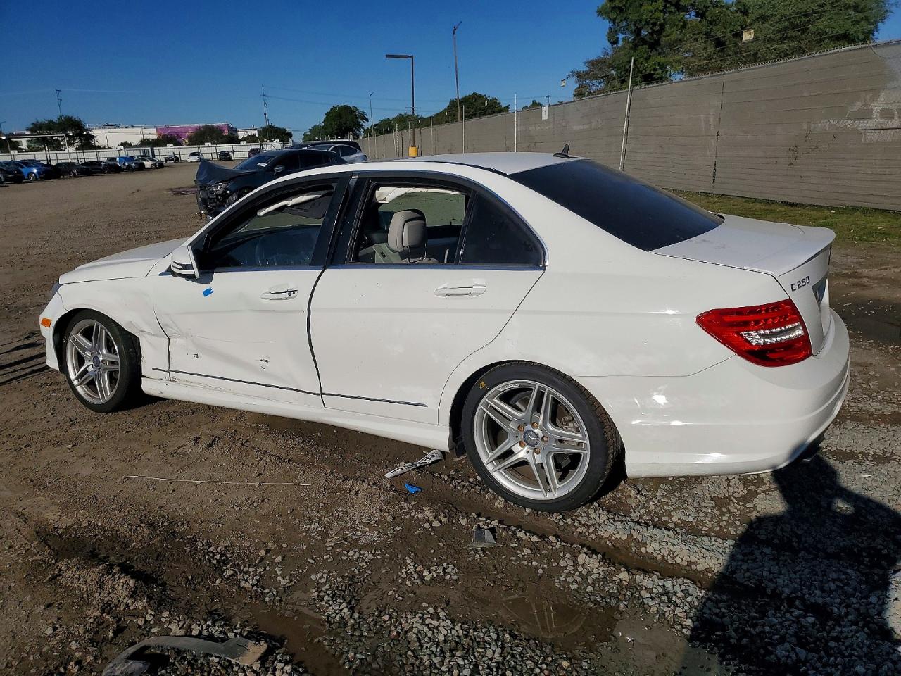 2013 MERCEDES-BENZ C 250 photo 2