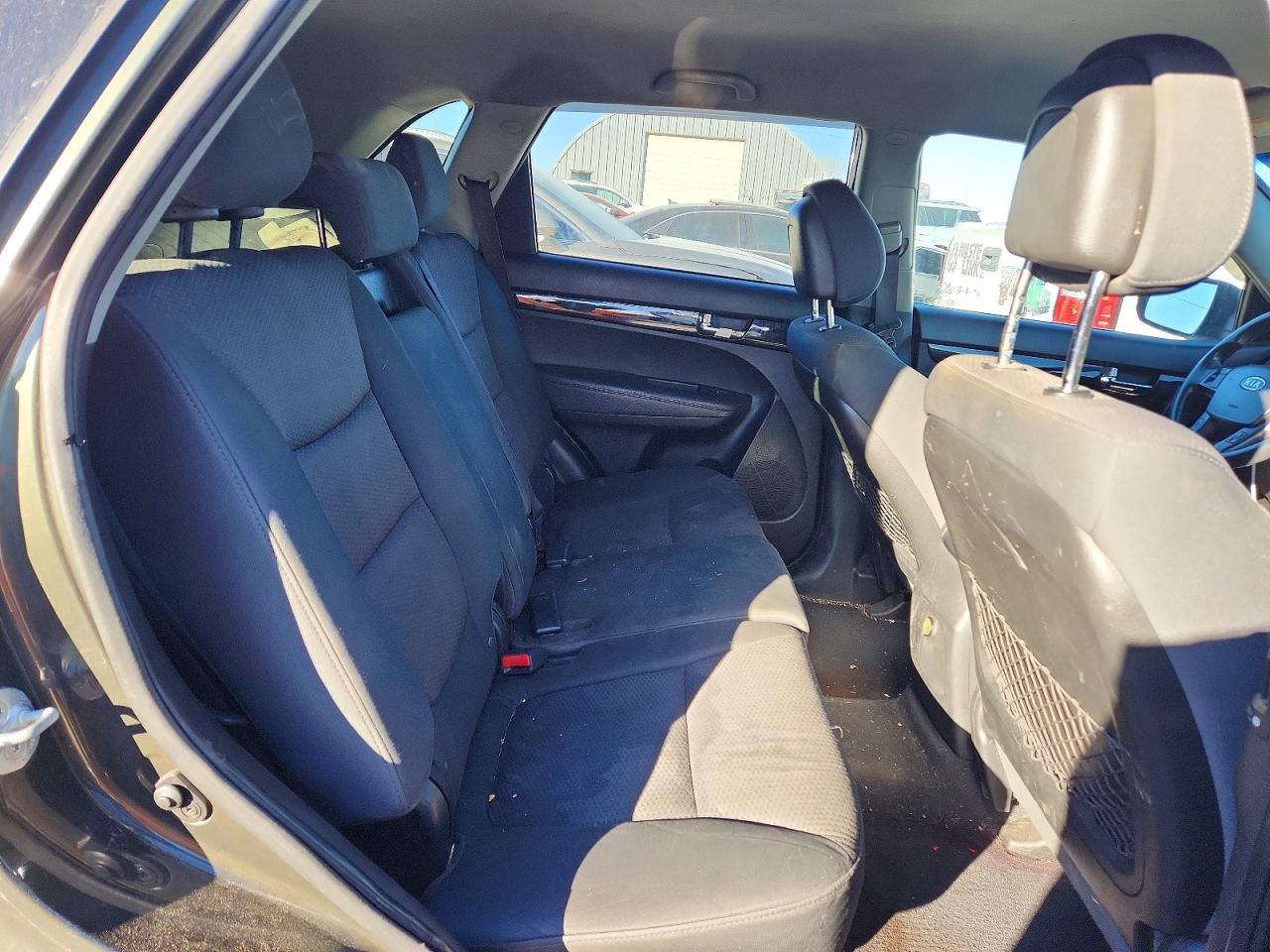 2011 KIA SORENTO BASE photo 11