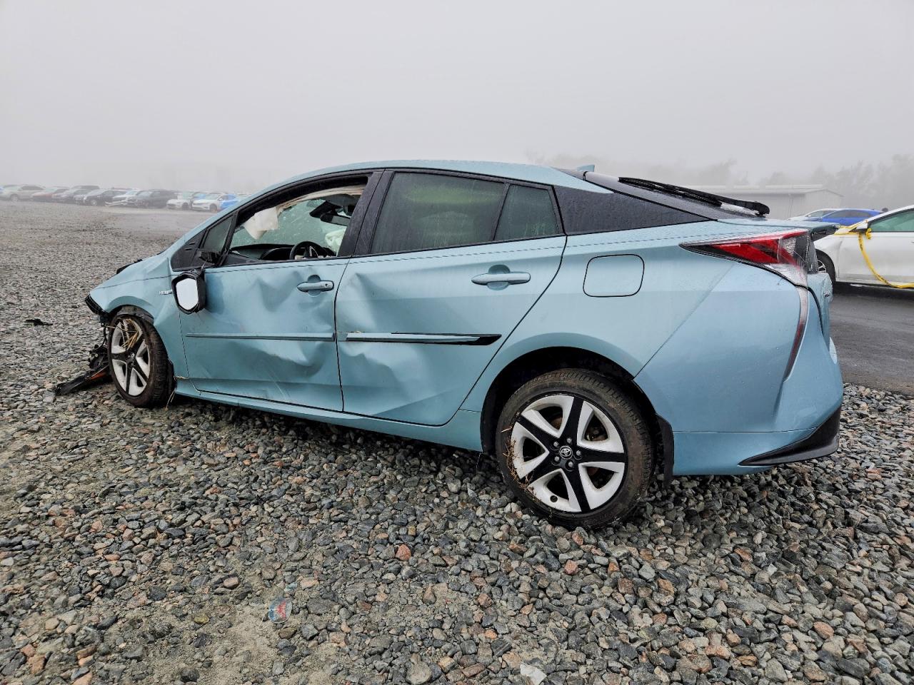 2017 TOYOTA PRIUS photo 2