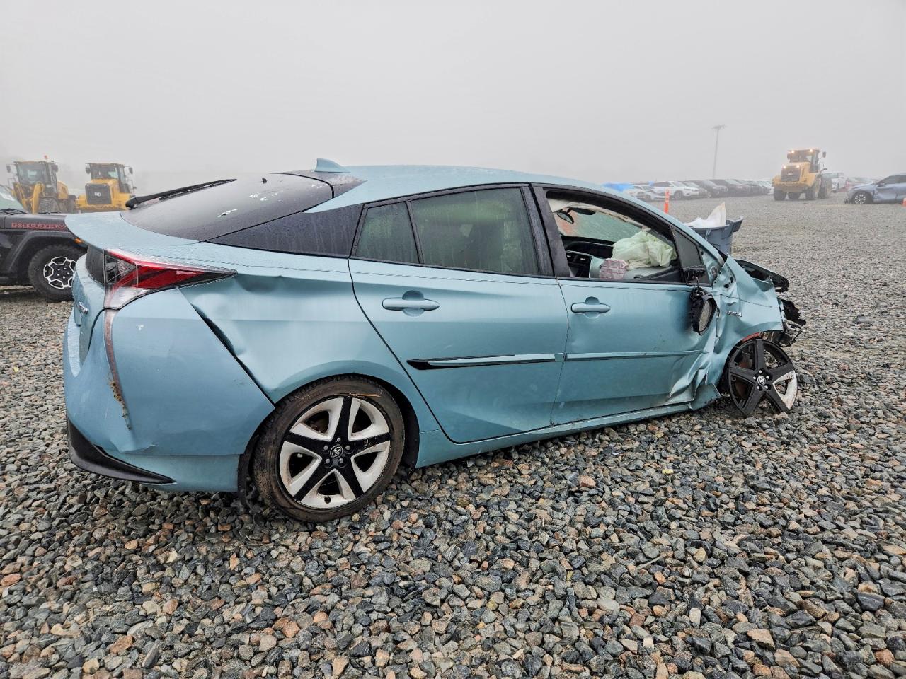 2017 TOYOTA PRIUS photo 3
