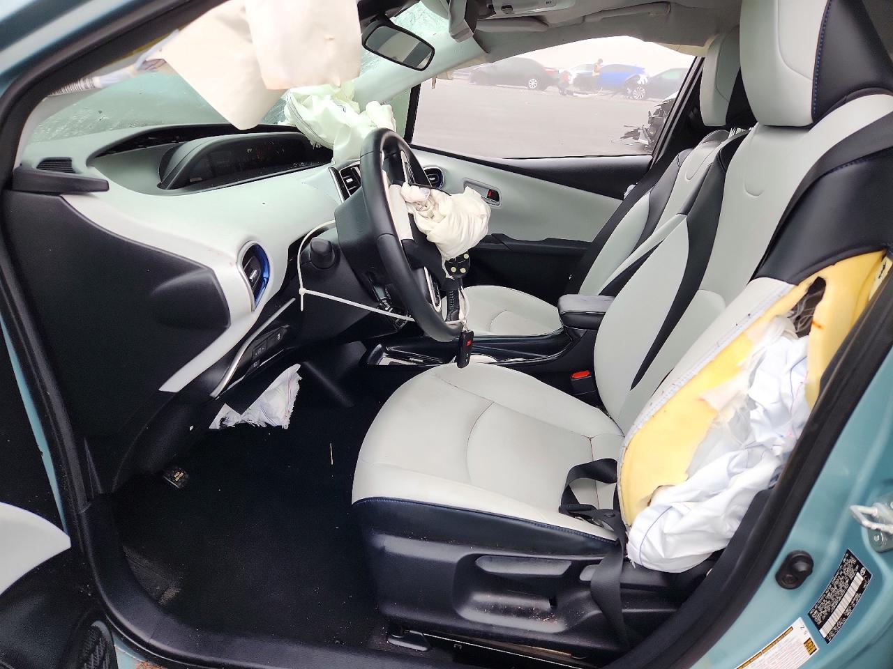 2017 TOYOTA PRIUS photo 7