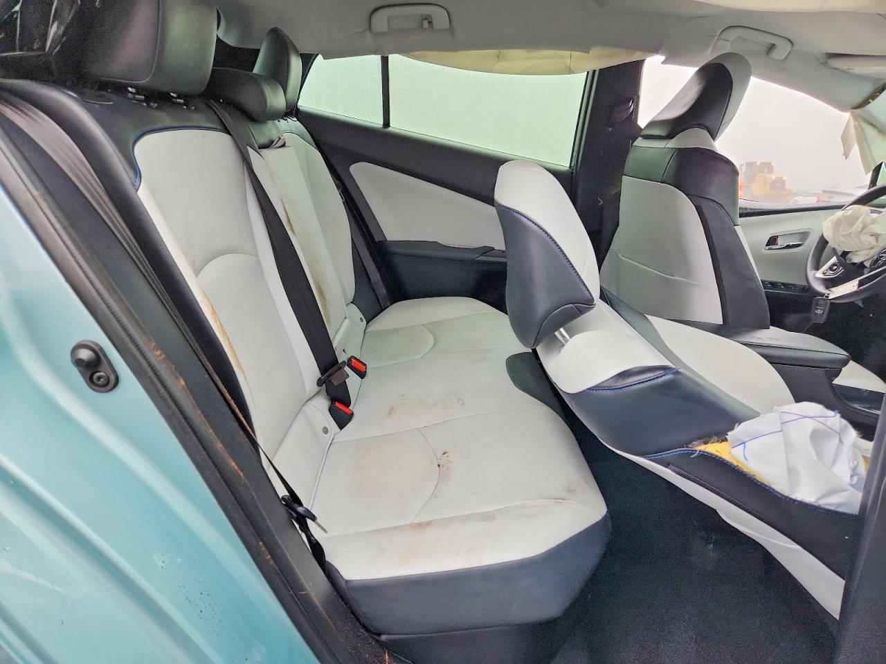 2017 TOYOTA PRIUS photo 10