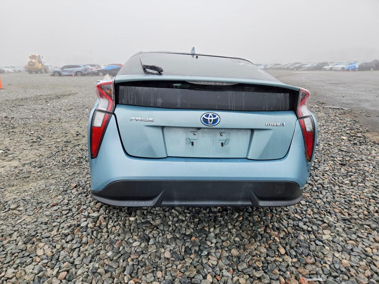 2017 TOYOTA PRIUS photo 6