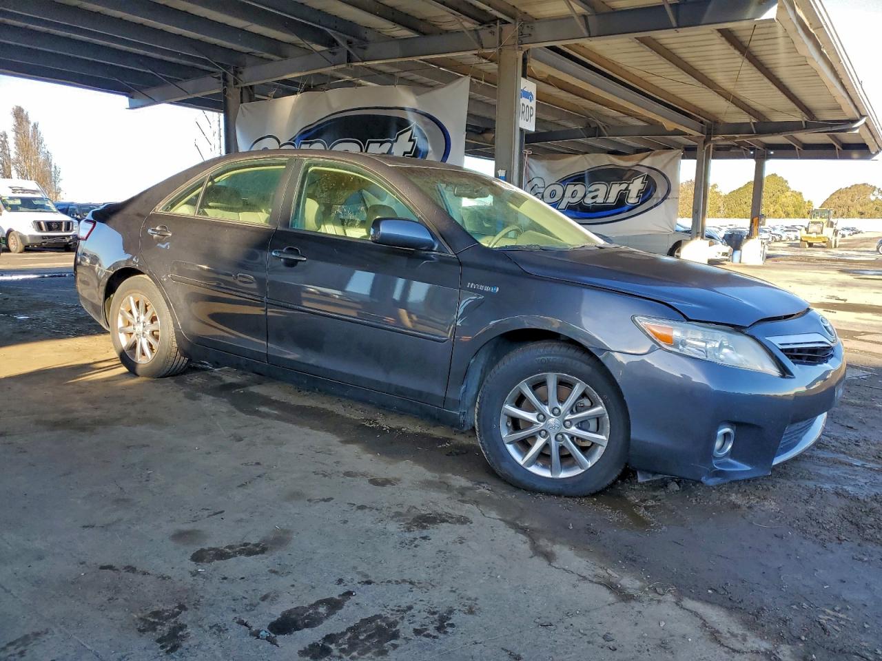 2011 TOYOTA CAMRY HYBRID photo 4