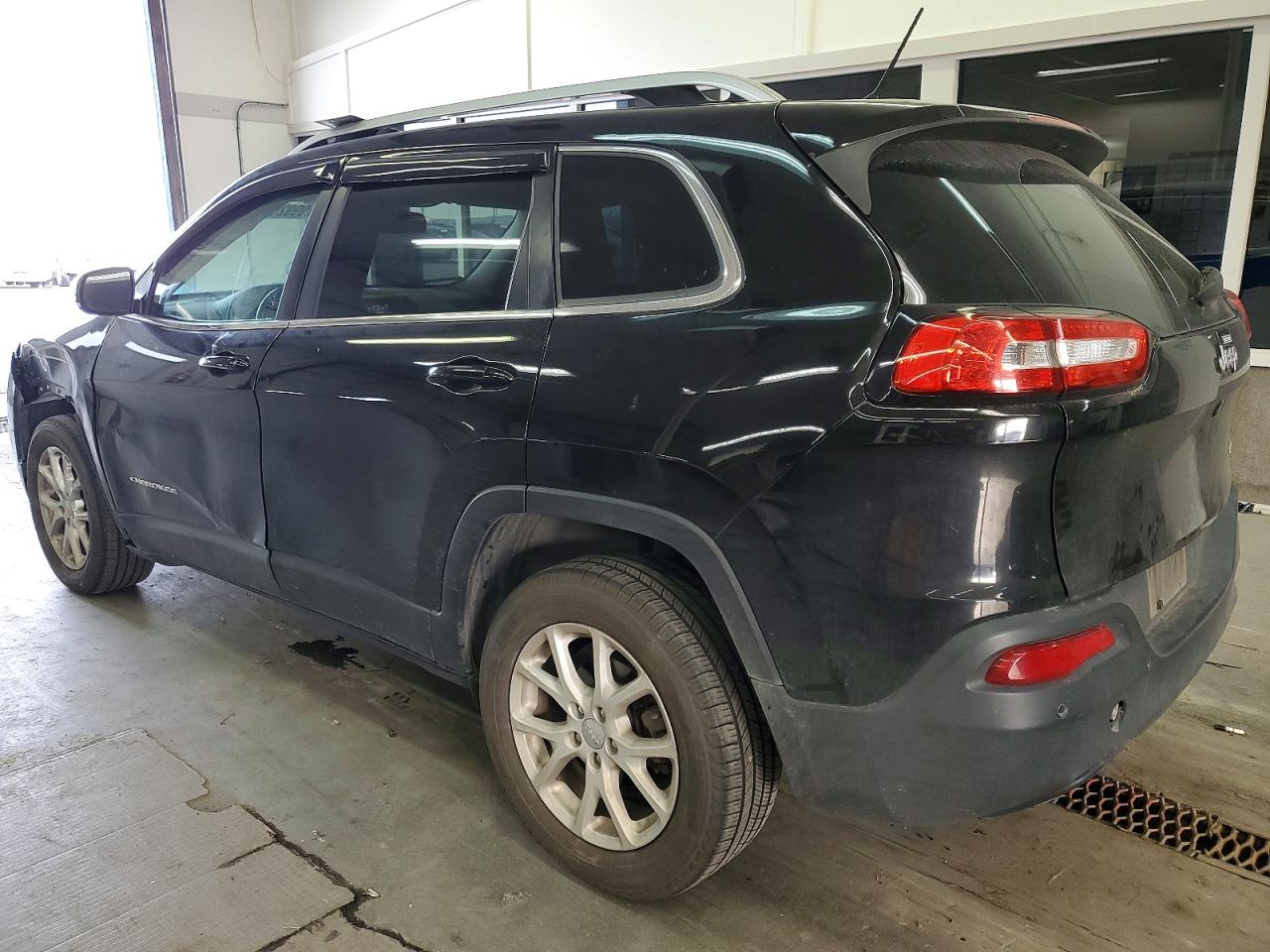 2017 JEEP CHEROKEE LATITUDE photo 2