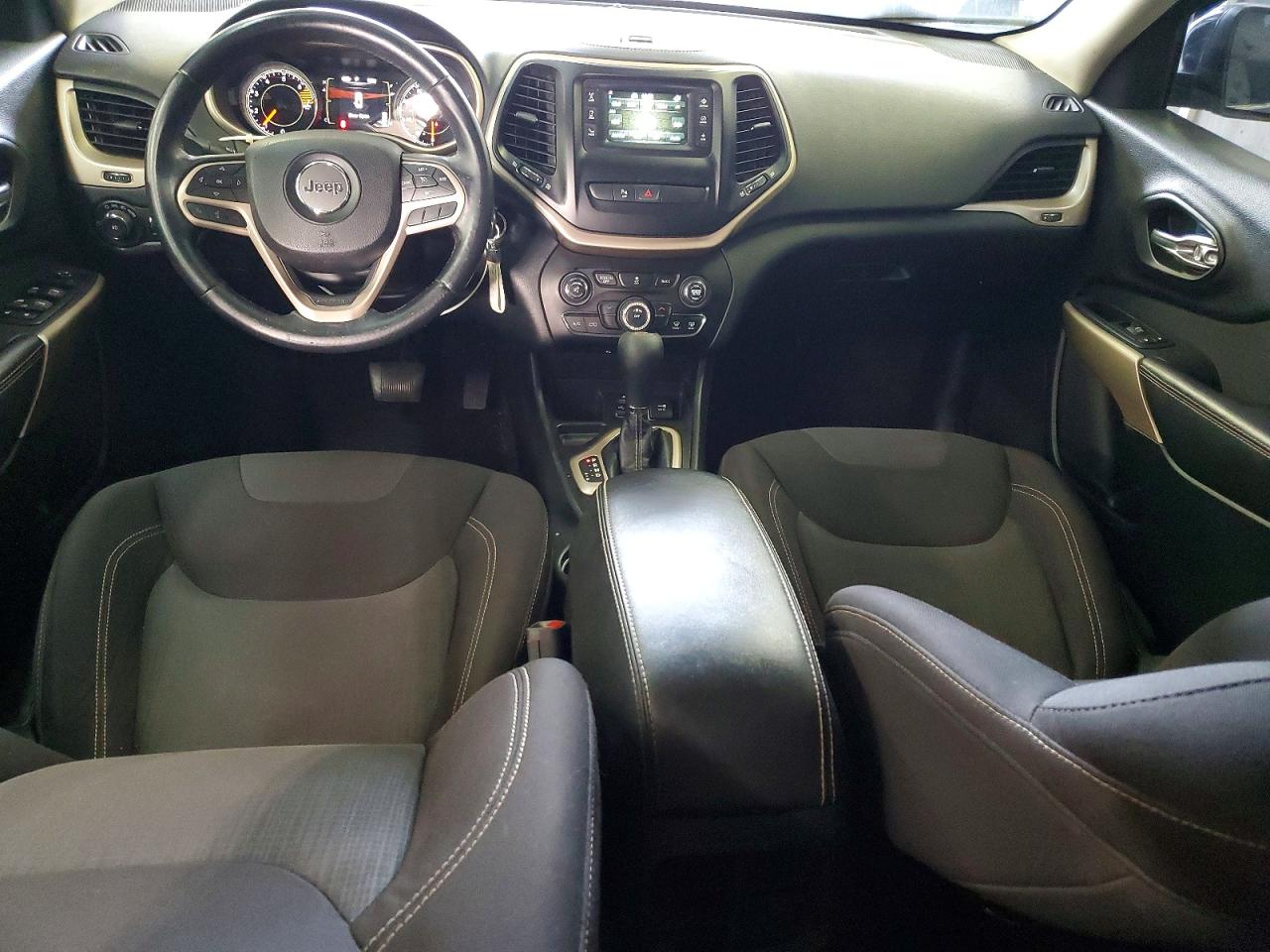 2017 JEEP CHEROKEE LATITUDE photo 8
