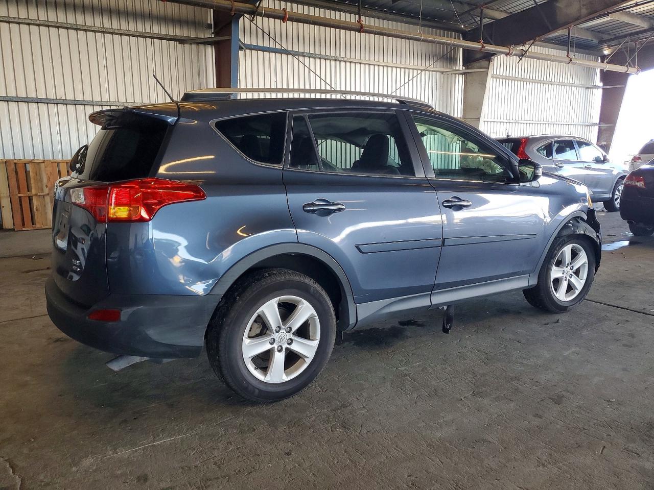 2013 TOYOTA RAV4 XLE photo 3