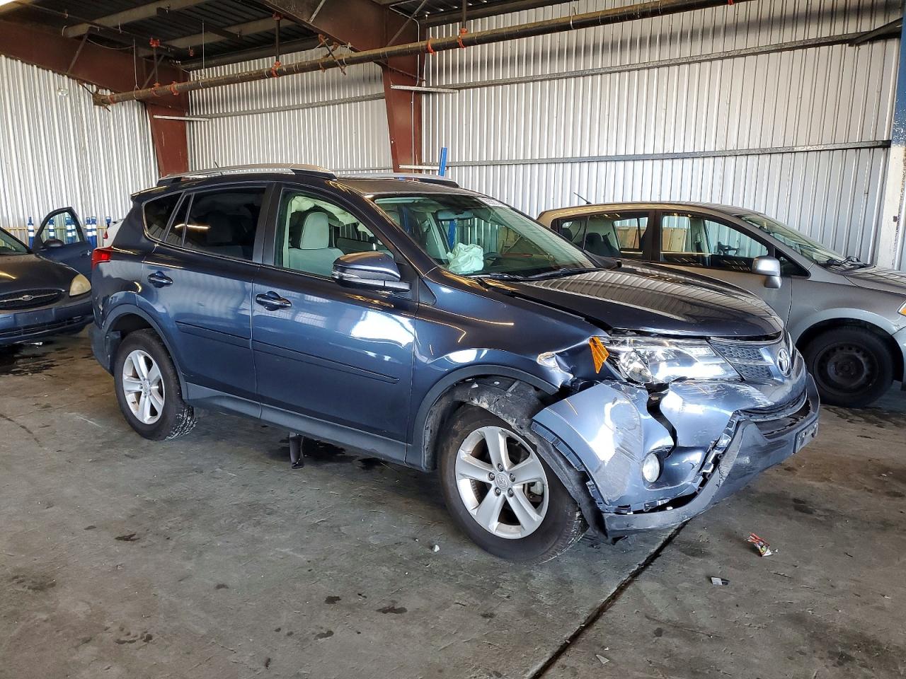 2013 TOYOTA RAV4 XLE photo 4