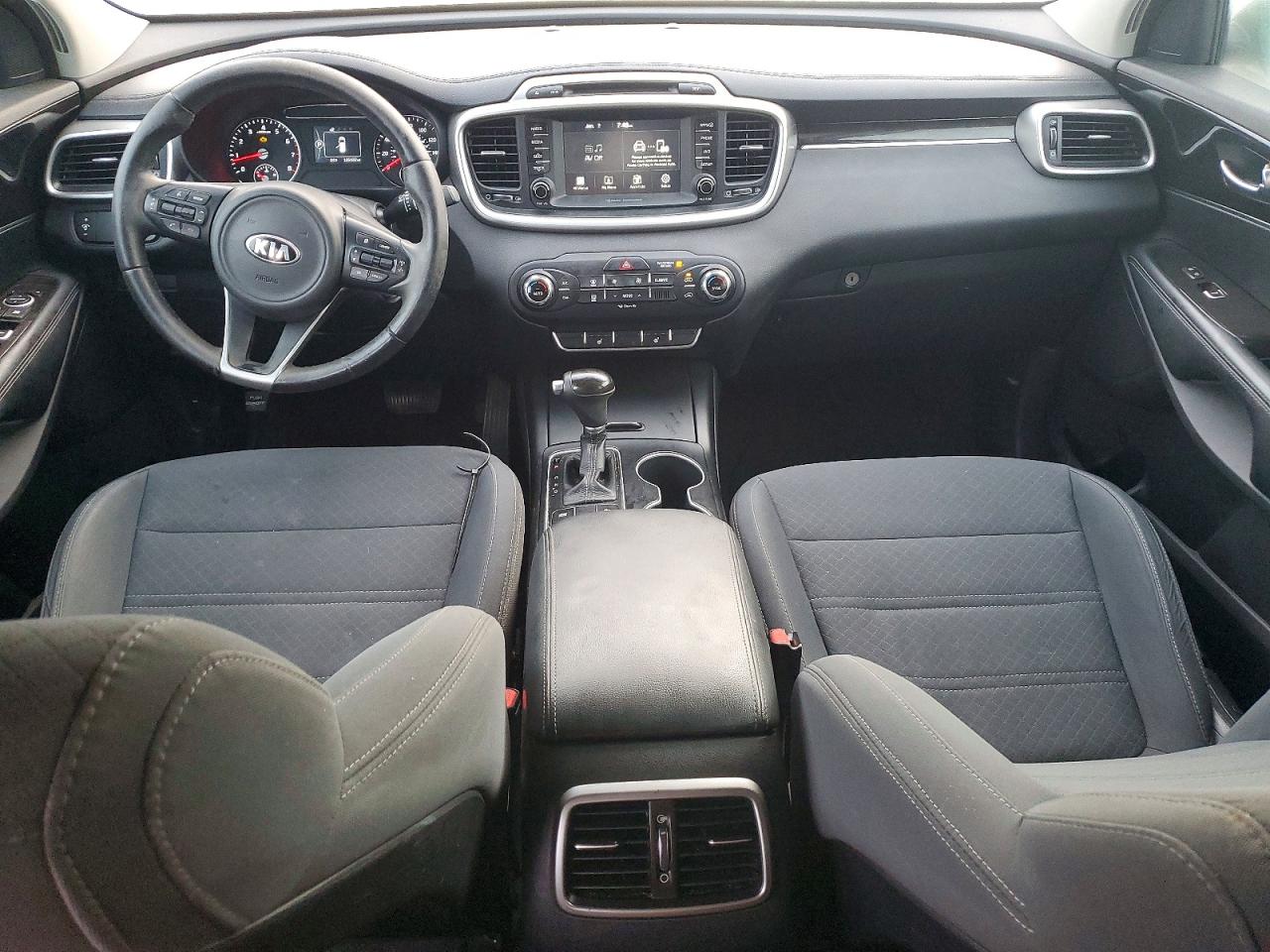 2017 KIA SORENTO LX photo 8